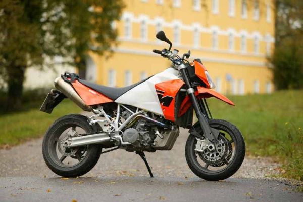 ktm950sm06-01637D1413-7650-5B27-5638-C7FCCFB1917C.jpg